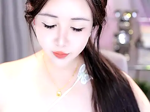 Qiaoqiao  online show from 18, 10, 2025