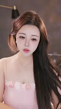 Qiaoqiao  online show from 3, 11, 2025