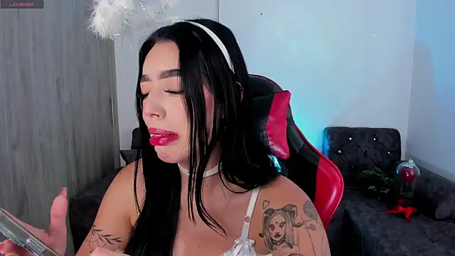 zoee jackson online show from 30, 4, 2026