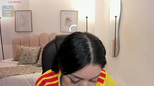 Snapshot of zoee_jackson chatting on 7, 7, 2026 zoee jackson online show from 7, 7, 2026