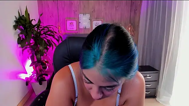 Snapshot of Xisu_ chatting on 12, 12, 2024 Xisu online show from 12, 12, 2024