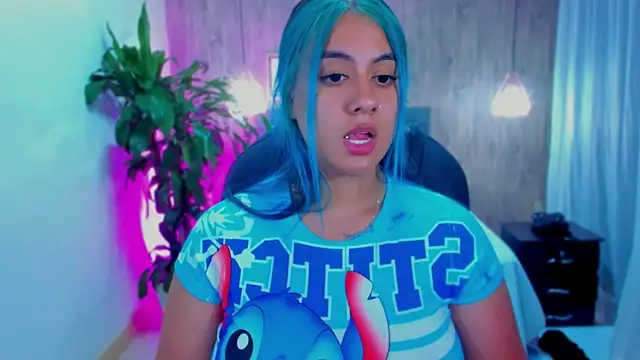 Snapshot of Xisu_ chatting on 19, 12, 2024 Xisu online show from 19, 12, 2024