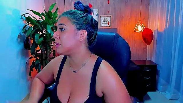 Snapshot of Xisu_ chatting on 14, 2, 2025 Xisu online show from 14, 2, 2025