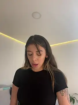 Snapshot of AmmyCollinsW chatting on 4, 3, 2026 AmmyCollinsW online show from 4, 3, 2026