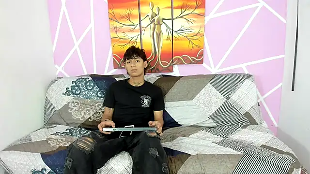 Fresahot2005 online show from 25, 1, 2025