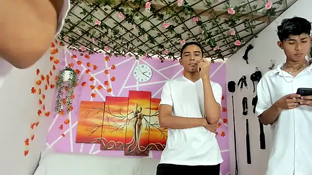 Fresahot2005 online show from 14, 2, 2025