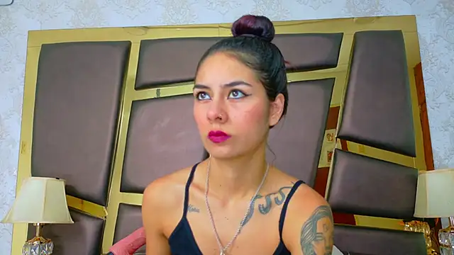 NicoleEsposito online show from 28, 11, 2025