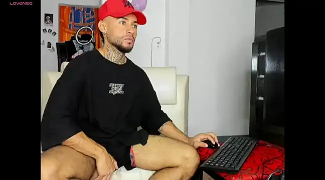 Snapshot of BruceNixon chatting on 13, 12, 2024 BruceNixon online show from 13, 12, 2024