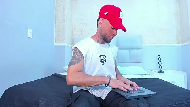 Snapshot of BruceNixon chatting on 4, 2, 2025 BruceNixon online show from 4, 2, 2025