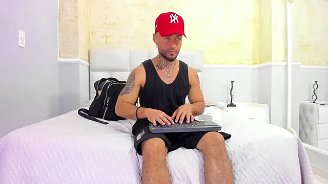 Snapshot of BruceNixon chatting on 21, 2, 2025 BruceNixon online show from 21, 2, 2025