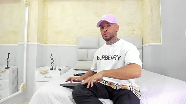 Snapshot of BruceNixon chatting on 24, 2, 2025 BruceNixon online show from 24, 2, 2025