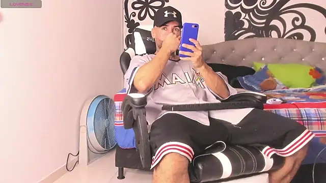 Snapshot of BruceNixon chatting on 1, 10, 2025 BruceNixon online show from 1, 10, 2025