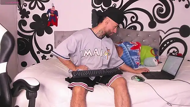 Snapshot of BruceNixon chatting on 4, 10, 2025 BruceNixon online show from 4, 10, 2025