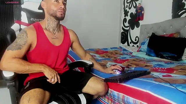 Snapshot of BruceNixon chatting on 20, 10, 2025 BruceNixon online show from 20, 10, 2025