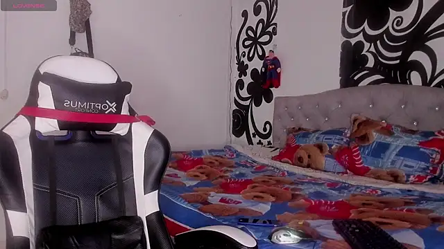 Snapshot of BruceNixon chatting on 21, 10, 2025 BruceNixon online show from 21, 10, 2025