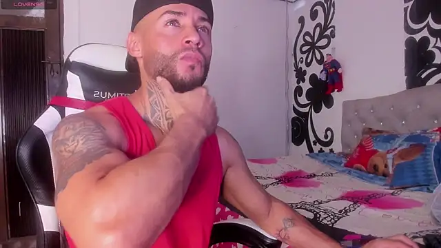 Snapshot of BruceNixon chatting on 30, 10, 2025 BruceNixon online show from 30, 10, 2025