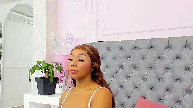 HaileeRoberts online show from 14, 7, 2026