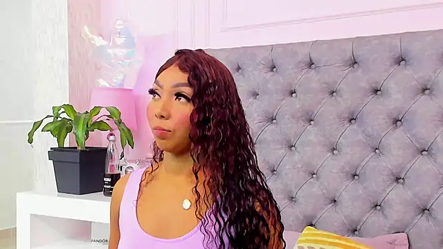 HaileeRoberts online show from 21, 7, 2026
