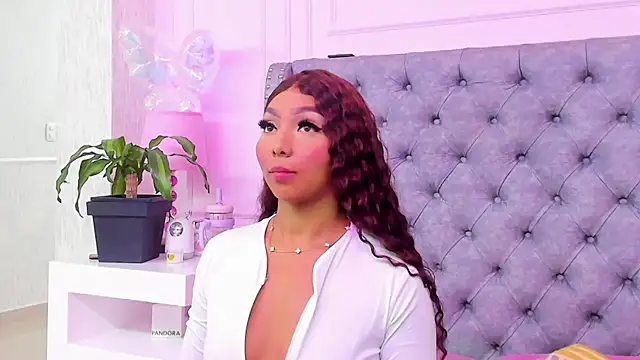 HaileeRoberts online show from 27, 7, 2026