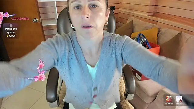 Victoria collins 1 online show from 6, 5, 2026