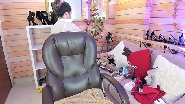 Victoria collins 1 online show from 28, 5, 2026