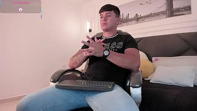 Cristopher strong online show from 8, 5, 2026