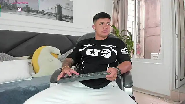 Snapshot of Cristopher_strong chatting on 11, 5, 2026 Cristopher strong online show from 11, 5, 2026