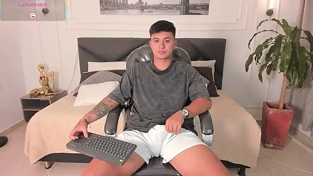 Snapshot of Cristopher_strong chatting on 17, 5, 2026 Cristopher strong online show from 17, 5, 2026