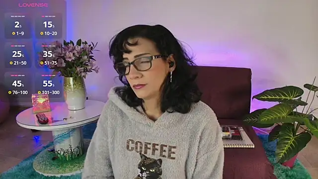 Elliee  online show from 8, 3, 2025