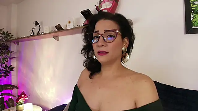 Elliee  online show from 3, 6, 2026