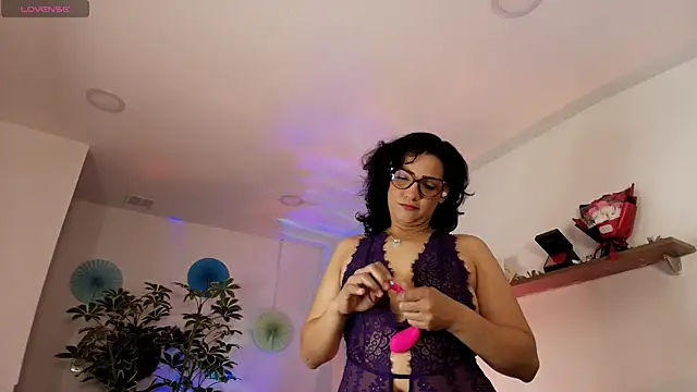 Elliee  online show from 5, 8, 2026
