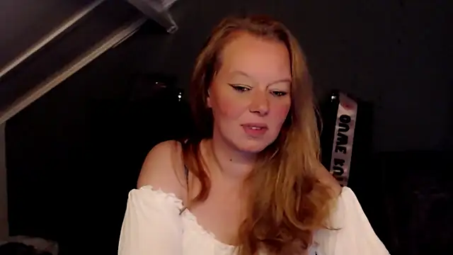 Snapshot of roxanna24 chatting on 19, 5, 2026 roxanna24 online show from 19, 5, 2026