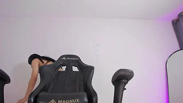 selena robertss  online show from 13, 3, 2026