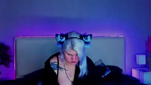 JoannLowe online show from 19, 2, 2025