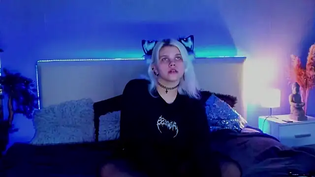 JoannLowe online show from 17, 3, 2025