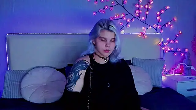 JoannLowe online show from 24, 9, 2025