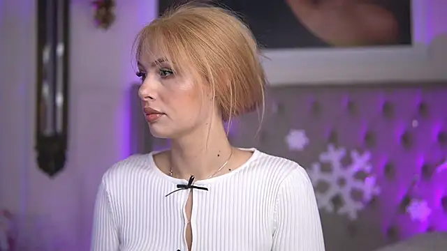 Snapshot of AdelineKing chatting on 23, 12, 2024 AdelineKing online show from 23, 12, 2024