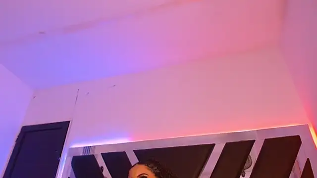 Snapshot of MelannyTylor chatting on 25, 11, 2025 MelannyTylor online show from 25, 11, 2025