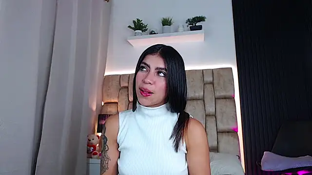 Snapshot of little_sophie18 chatting on 6, 2, 2025 little sophie18 online show from 6, 2, 2025