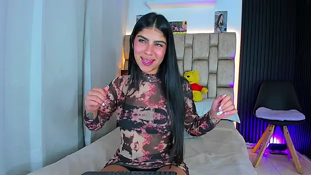 Snapshot of little_sophie18 chatting on 5, 10, 2025 little sophie18 online show from 5, 10, 2025