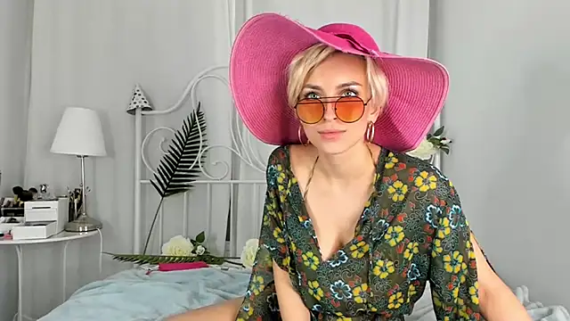 SakuFox online show from 2, 2, 2025