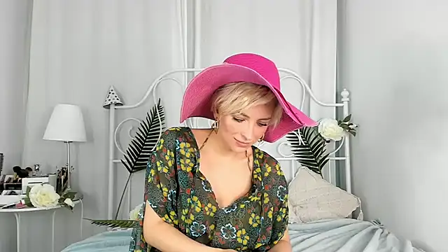 SakuFox online show from 12, 2, 2025