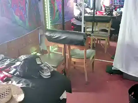 Snapshot of KRYZTALYNXXX chatting on 1, 1, 2025 KRYZTALYNXXX online show from 1, 1, 2025