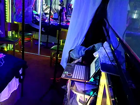 Snapshot of KRYZTALYNXXX chatting on 6, 1, 2025 KRYZTALYNXXX online show from 6, 1, 2025