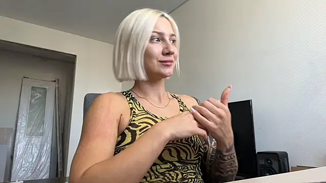 Snapshot of AnneBall chatting on 4, 6, 2026 AnneBall online show from 4, 6, 2026