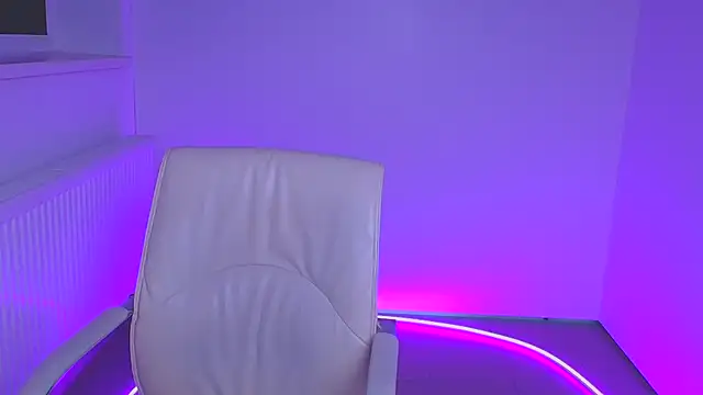 Eva Janee online show from 8, 1, 2025