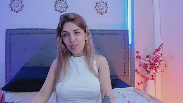 EvaaLovia1 online show from 22, 6, 2026