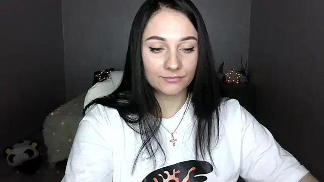 Emelyblum online show from 6, 3, 2025