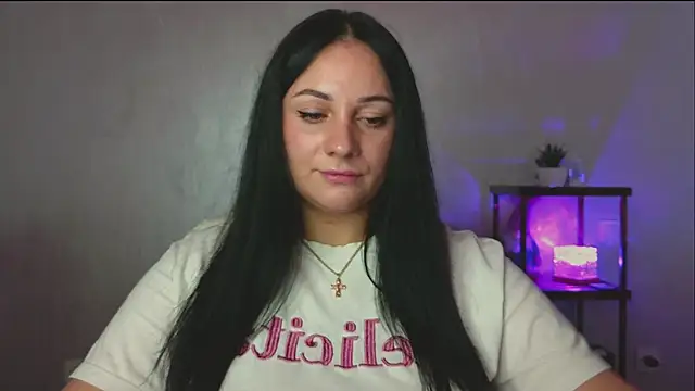 Emelyblum online show from 8, 9, 2025