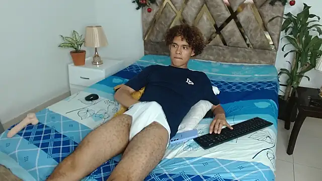 Snapshot of nickolas_moon chatting on 16, 12, 2024 nickolas moon online show from 16, 12, 2024